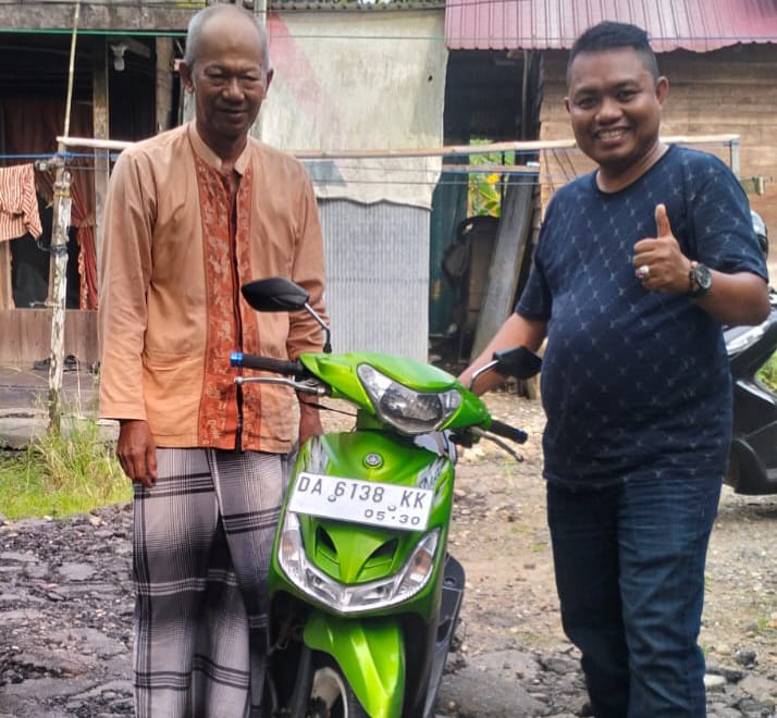 Ketua TP PKK HST Bantu Kendaraan untuk Korban Kebakaran di Taman Dwi Warna