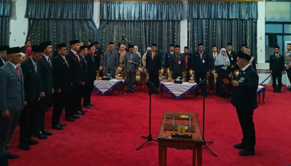 Bupati HST Lantik Pejabat Pimpinan Tinggi, Administrator, Pengawas dan Fungsional
