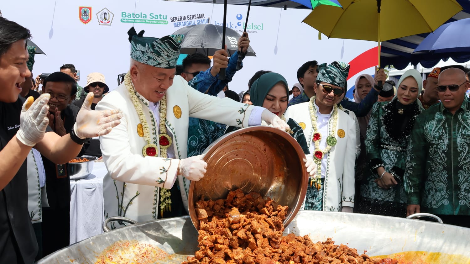 ‎100.000 Porsi Daging Masak Habang Pecahkan Rekor MURI