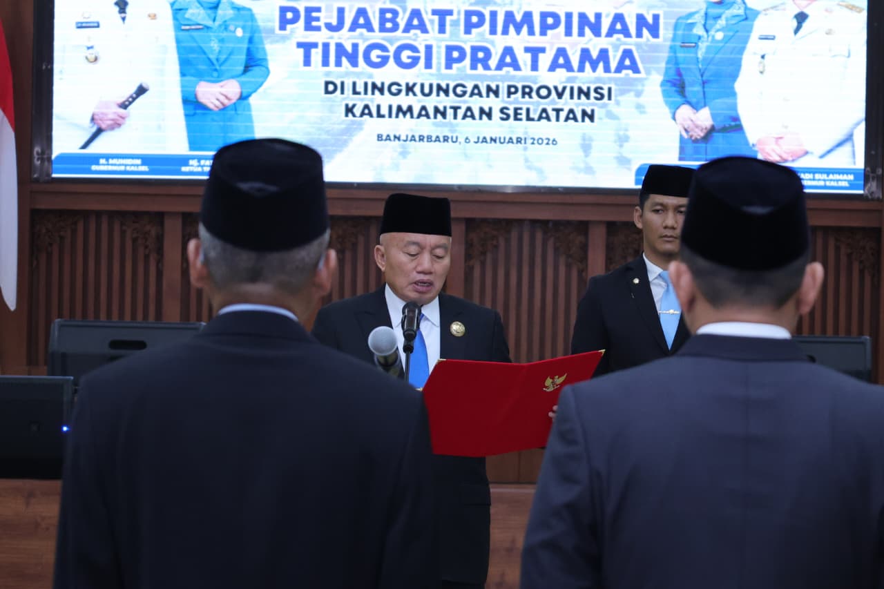 Lantik 11 Pejabat Pimpinan Tinggi Pratama, Gubernur H Muhidin Ingatkan Tanggung Jawab dan Integritas