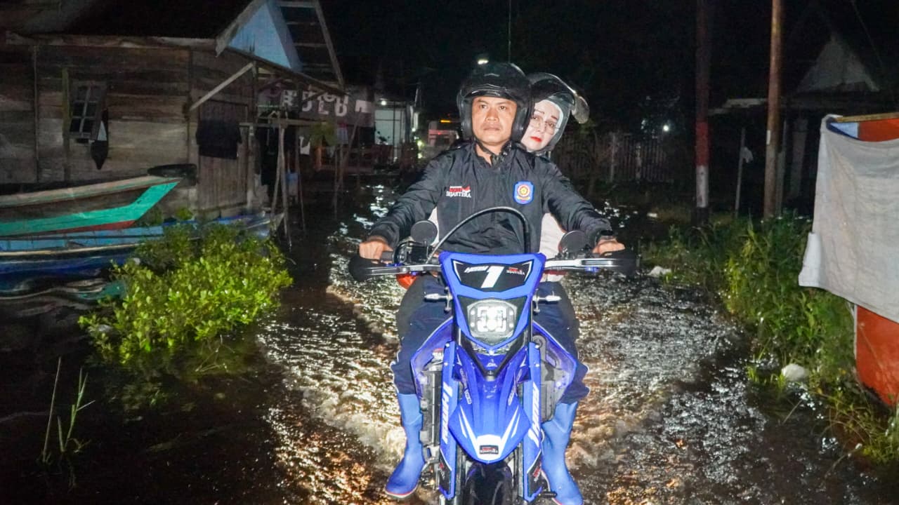 Yamin Antar Bantuan untuk Warga Terdampak Banjir, Tekankan Pentingnya Peduli Lingkungan