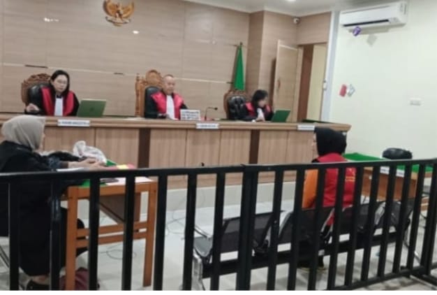 Tangis Pecah di Ruang Sidang, Penjual Obat Keras Dituntut 7 Tahun Penjara