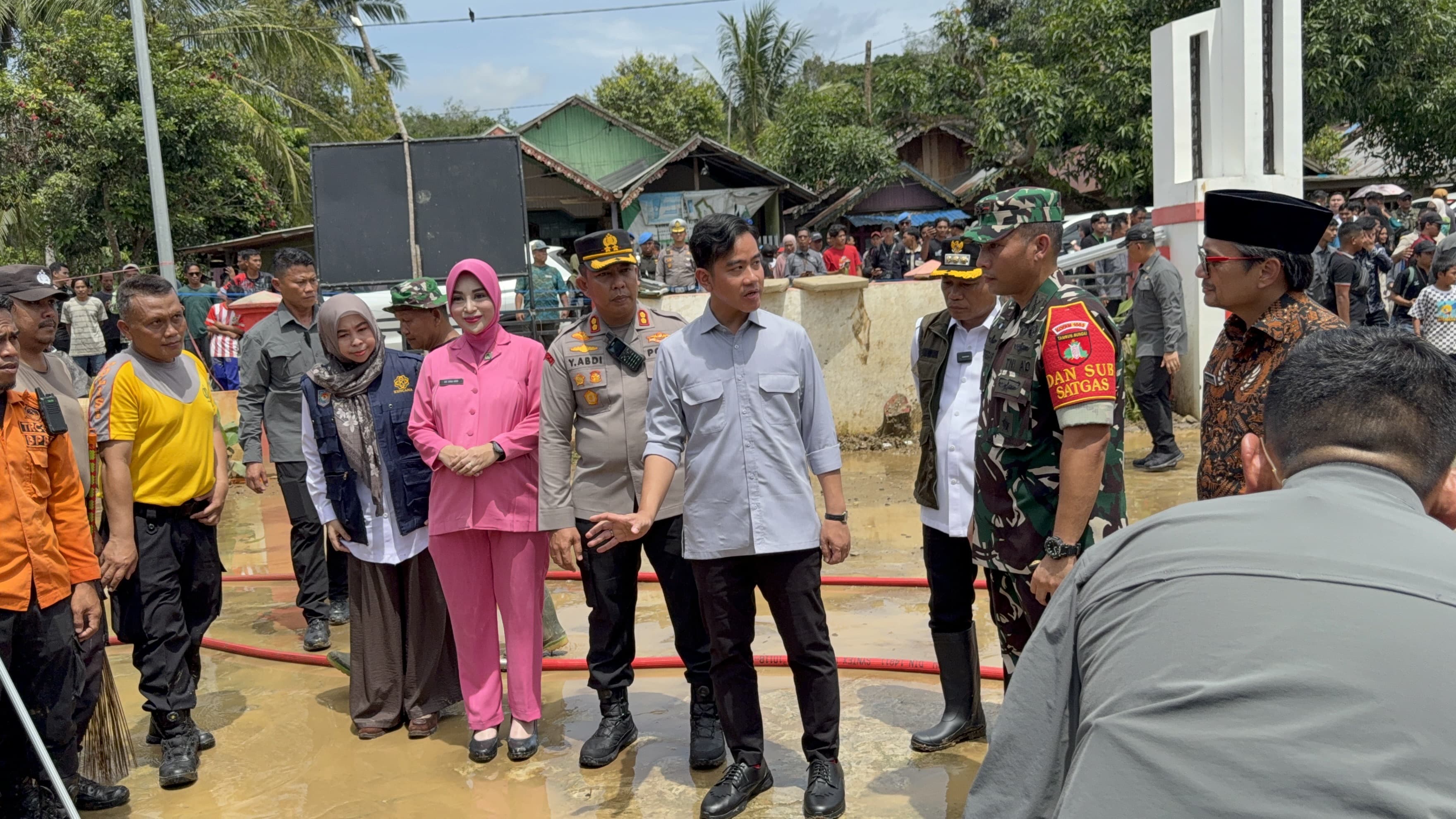 Dandim HST Dampingi Wapres Kunjungi Sekolah Terdampak Banjir di Balangan