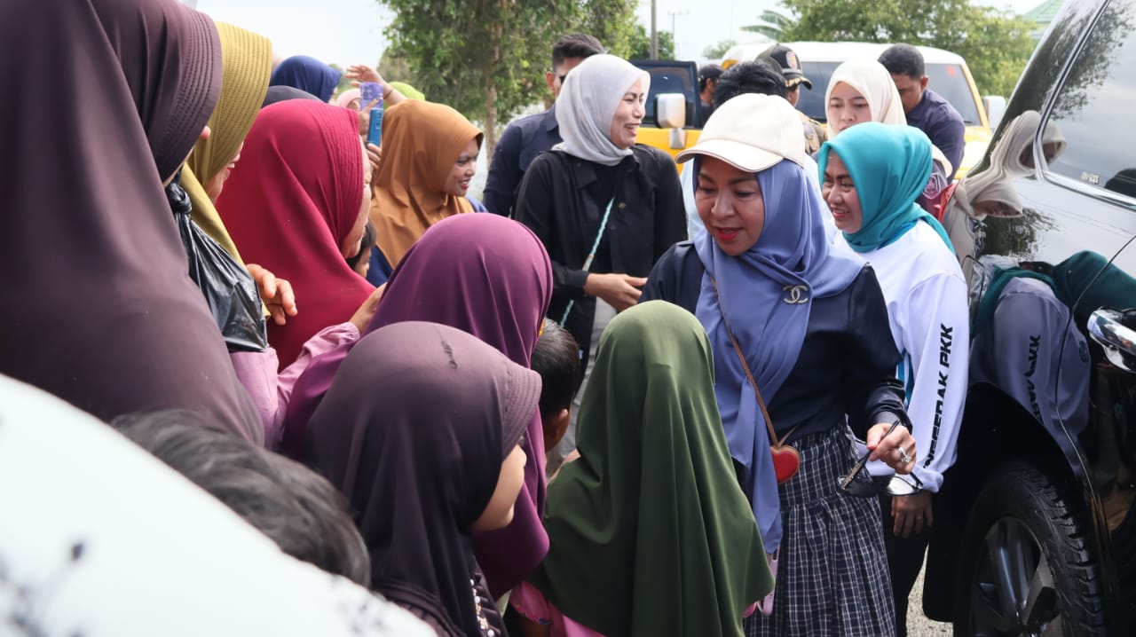 Warga Desa Penjambuan Antusias Sambut Kedatangan Hj Fathul Jannah