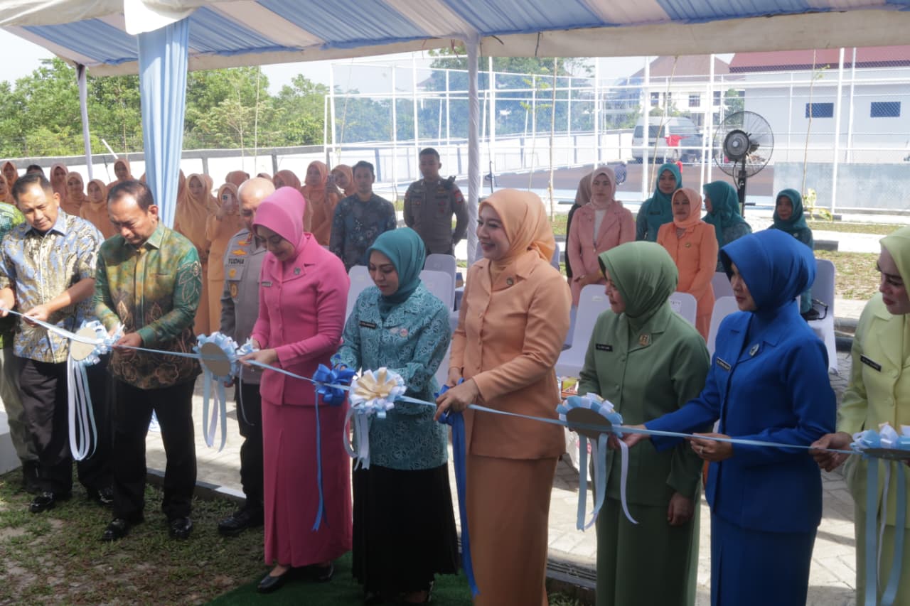 Ketua TP PKK Hj Fathul Jannah Hadiri Peresmian Gedung DWP BINDA