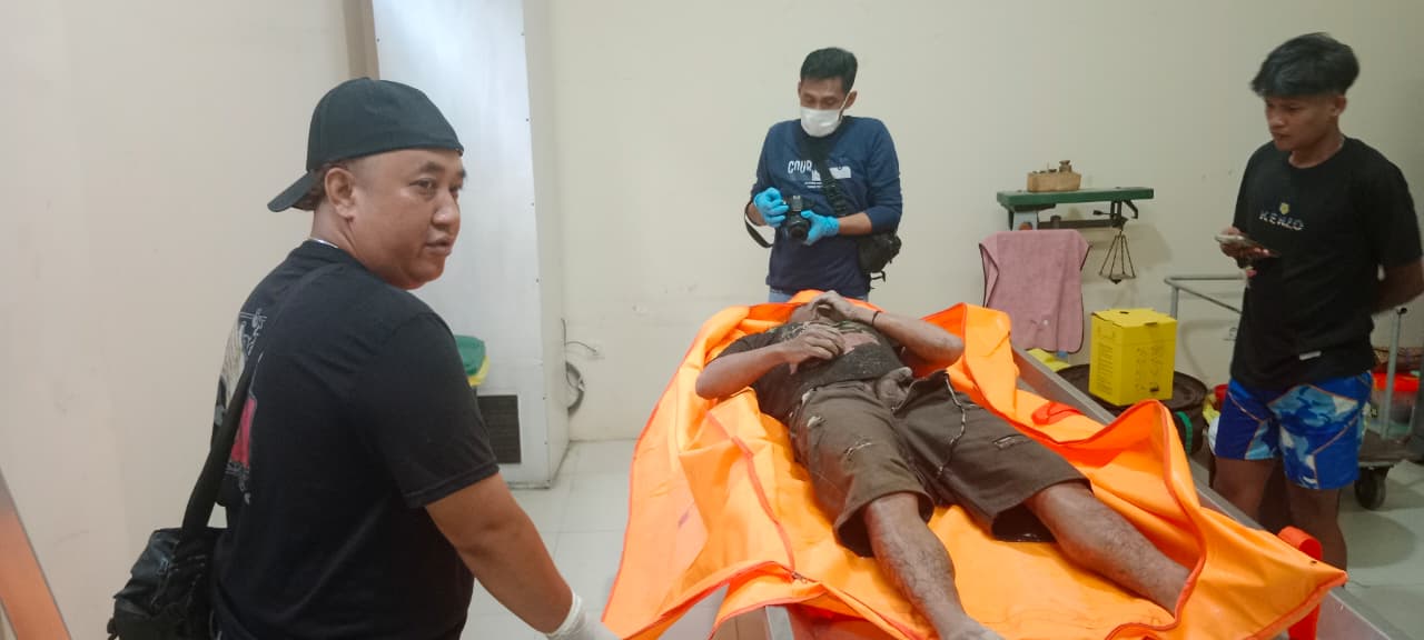 Geger! Mayat Pria Ditemukan dengan Posisi Berdiri di Sungai Jafri Zam-Zam, Kakinya Tertindih Pemberat