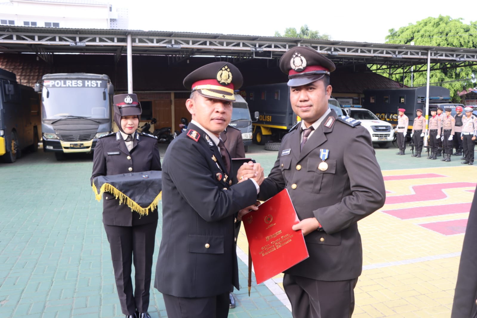 Puluhan Anggota Polres HST Terima Satyalancana Pengabdian