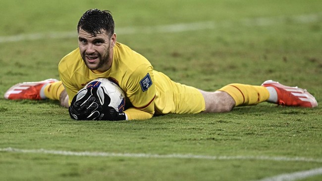 Sepakat Gabung Ajax, Maarten Paes Jalani Tes Medis Hari Ini