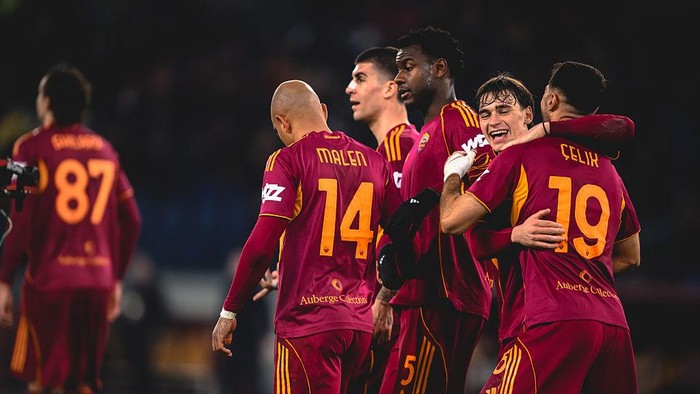 AS Roma Vs Cagliari: Brace Malen Bawa Il Lupi Menang 2-0