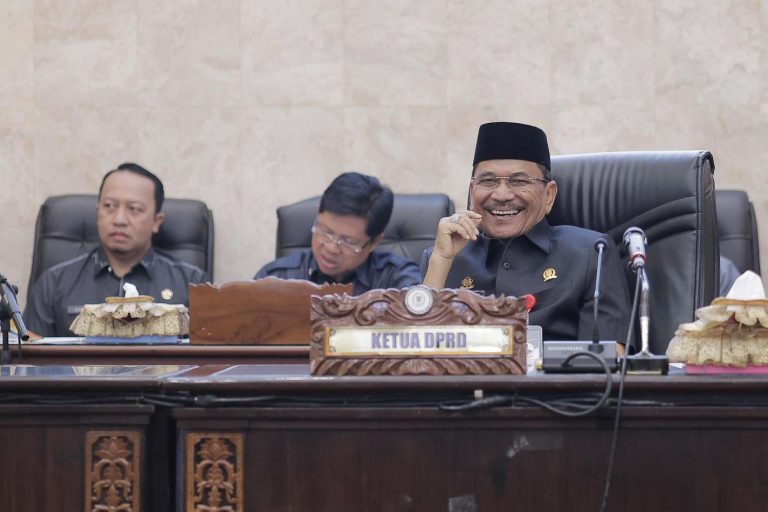 Seluruh Fraksi DPRD Kalsel Setujui Tiga Raperda Strategis ke Tahap Pembahasan Pansus