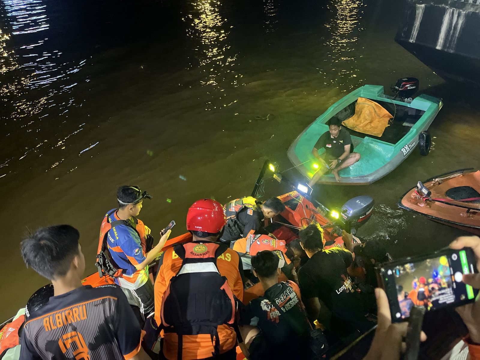Pemancing Malam Dikejutkan Penemuan Mayat Perempuan Mengapung di Sungai Martapura
