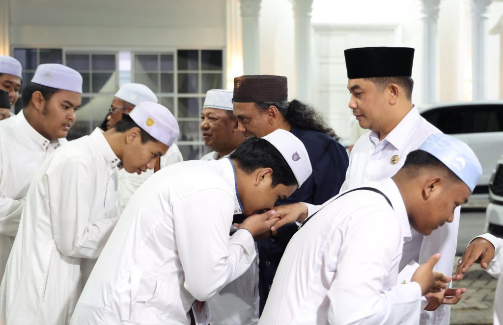 Bupati Andi Rudi Latif Awali Safari Ramadan dengan Santunan bagi Anak Yatim, Piatu, dan Dhuafa