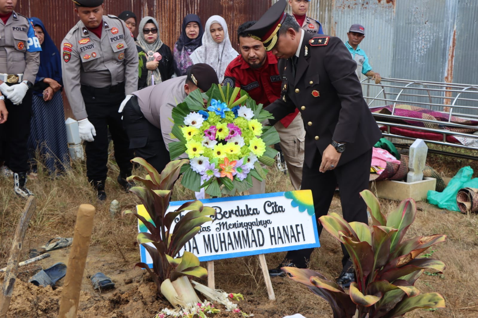 Bripda Muhammad Hanafi Dikebumikan dengan Upacara Kedinasan