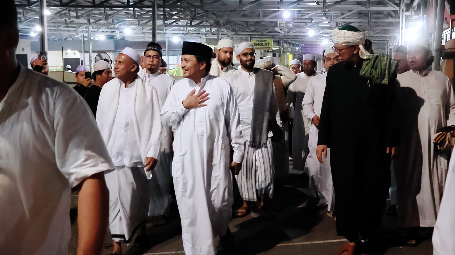 Wagub Hasnuryadi Membaur Bersama Ulama dan Jemaah Haul Ke-6 Guru Zuhdi