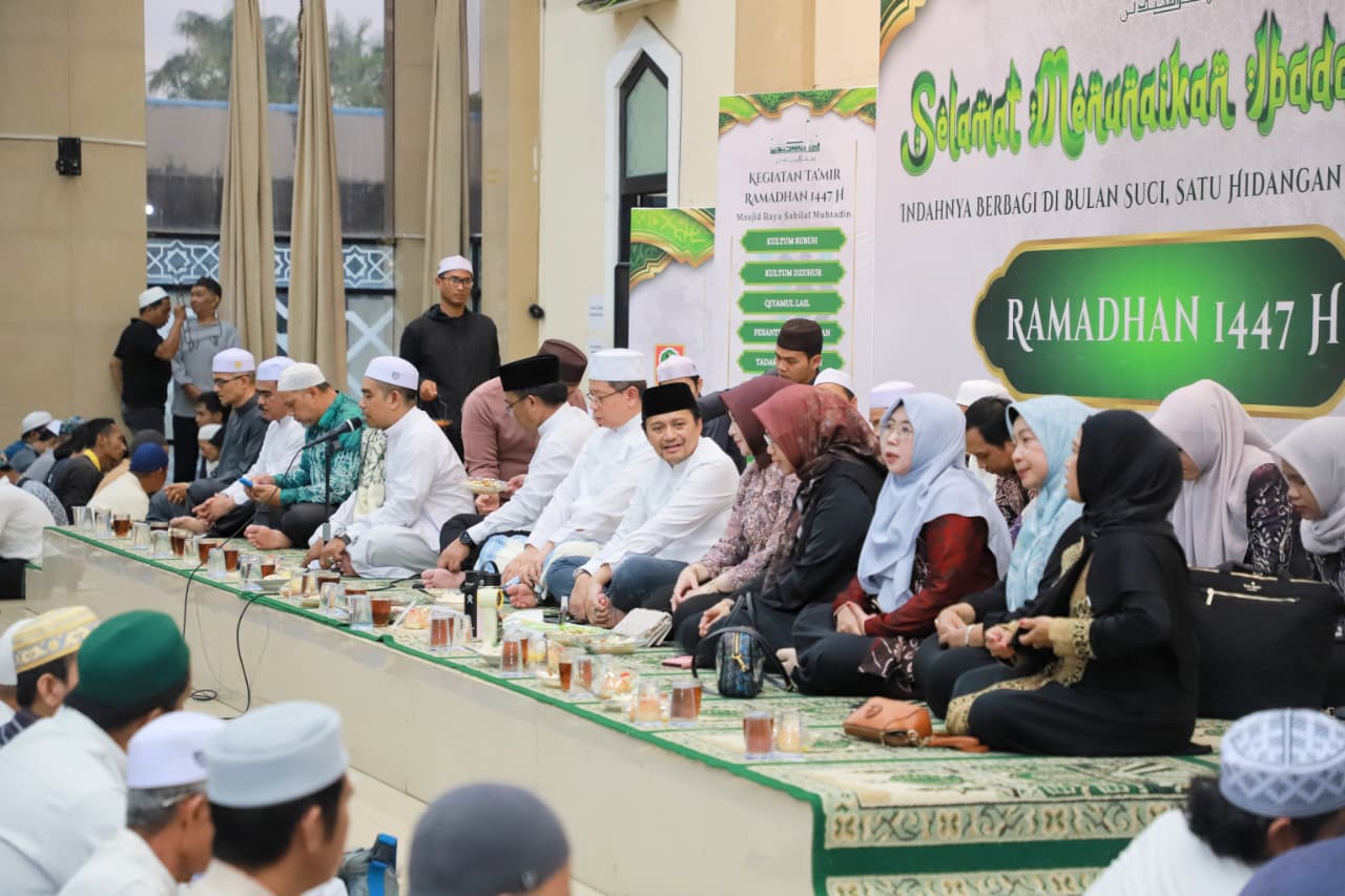Wagub Kalsel Berbuka Puasa Bersama Masyarakat di Masjid Sabilal Muhtadin