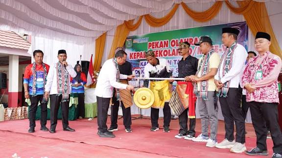 Pembukaan PORKEPSEK ke-8 Tanah Bumbu, Momentum Silaturahmi dan Peningkatan Mutu Pendidikan