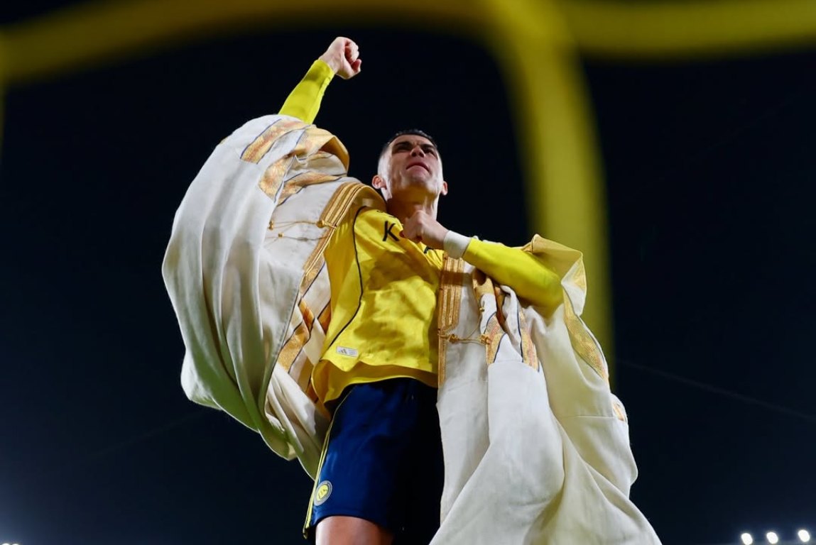 Momen Selebrasi Tak Biasa Cristiano Ronaldo, Pakai Jubah Bisht Usai Al Nassr Bantai Al Hazm 4-0