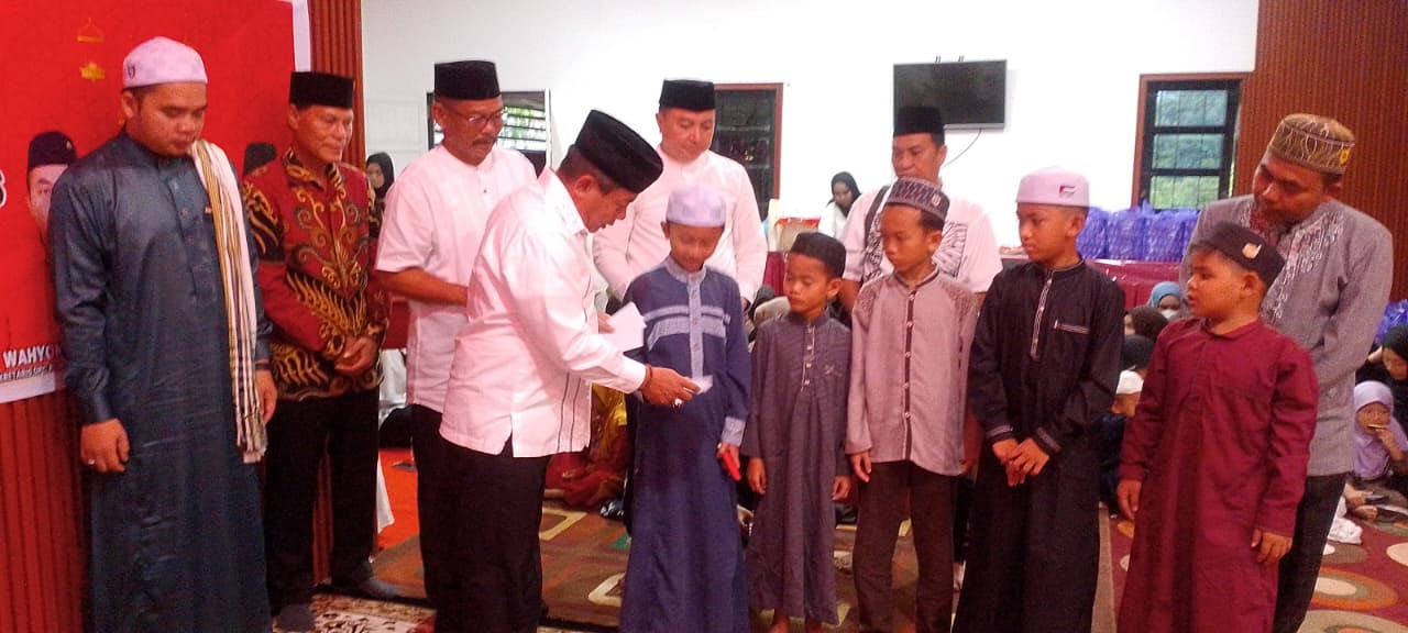 Buka Puasa Bersama, DPC PDI-P Kapuas Salurkan Santunan untuk Anak Panti