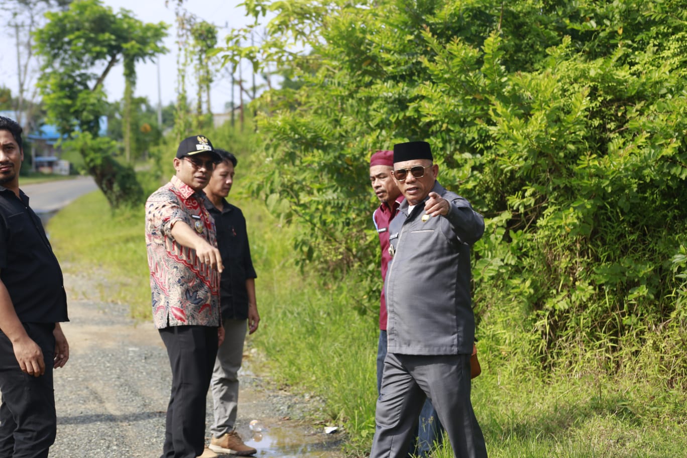 Bupati dan Wakil Bupati Kotabaru Kompak Cek Jalan Rusak