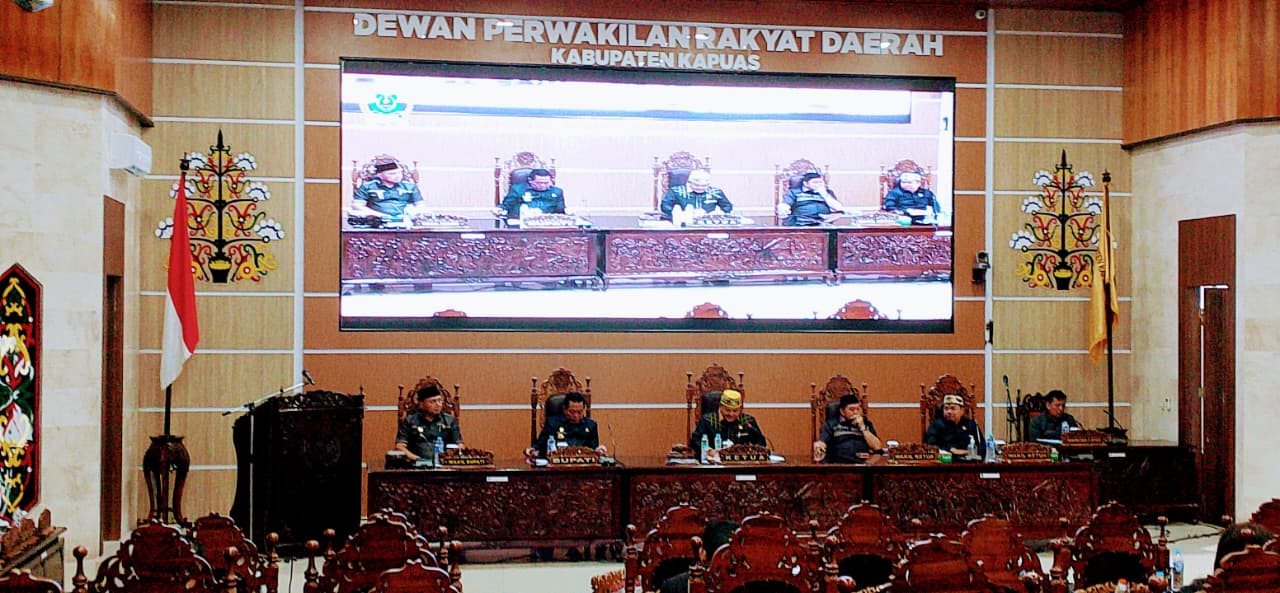 Seluruh Fraksi DPRD Kapuas Setujui 10 Raperda Usulan Eksekutif