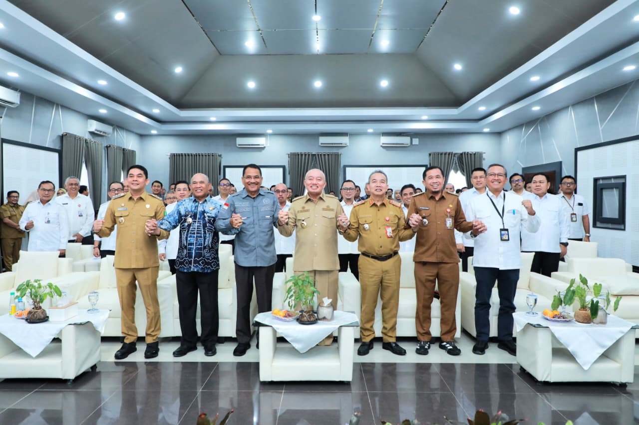 Gubernur Muhidin Minta Kontraktor Segera Kerjakan Pembangunan Jembatan Pulau Laut