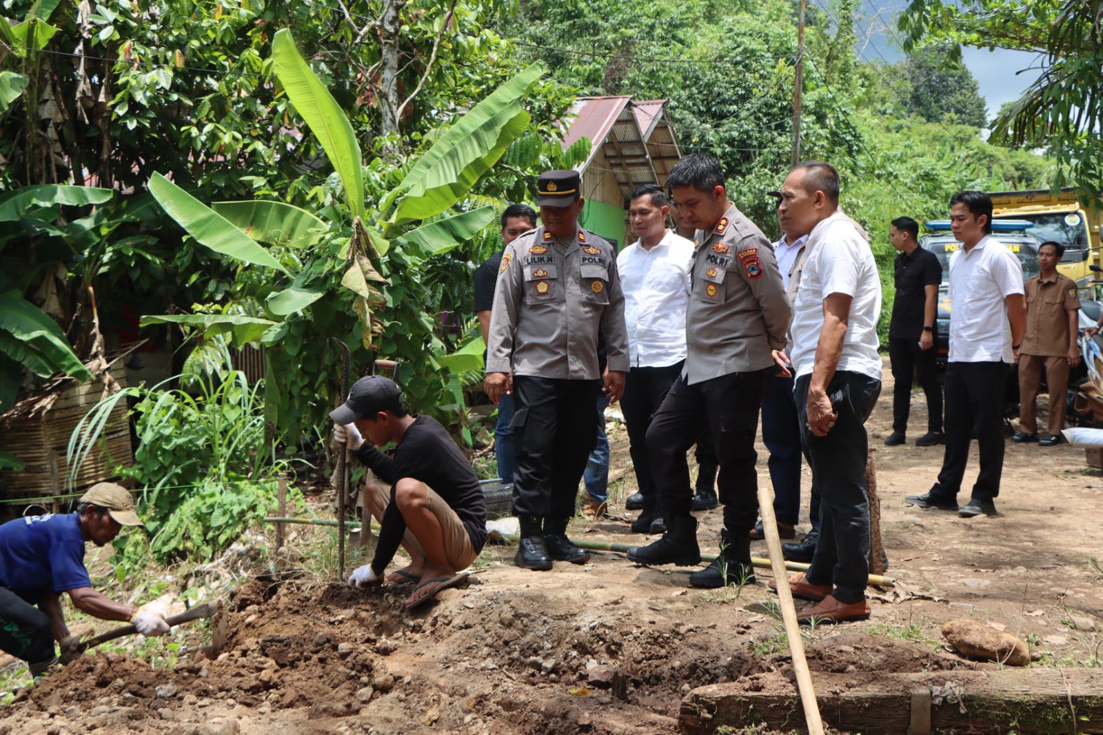 Sinergi Polres dan Pemkab HST Bangun Jembatan Merah Putih