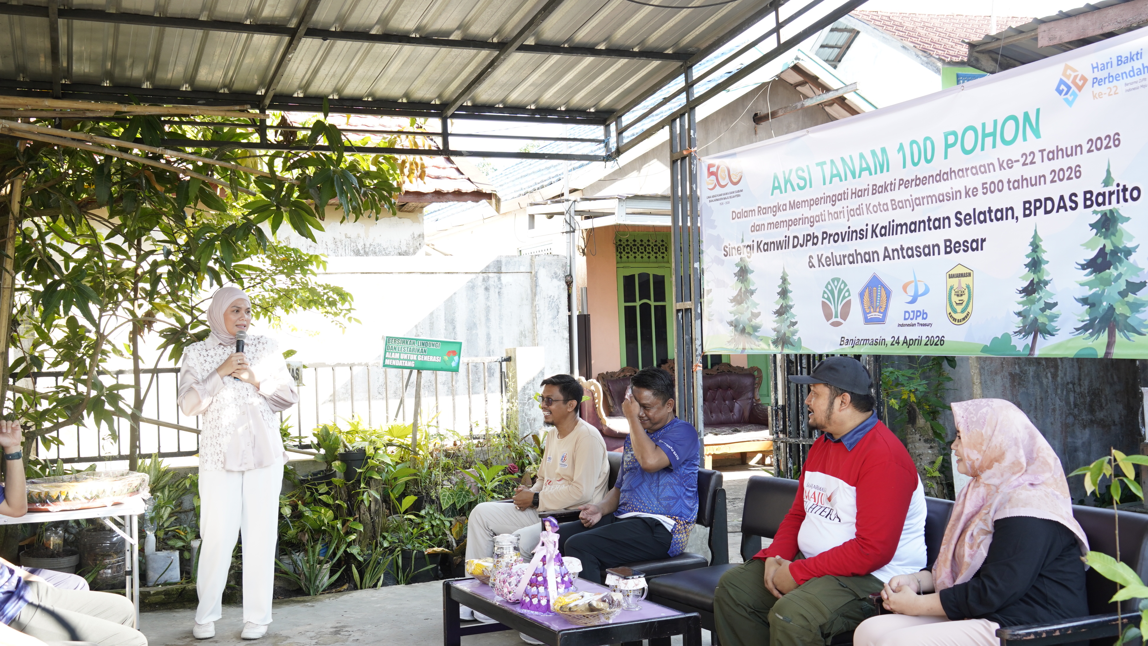 Aksi Penanaman 100 Pohon, Ini Pesan Wawali Hj Ananda
