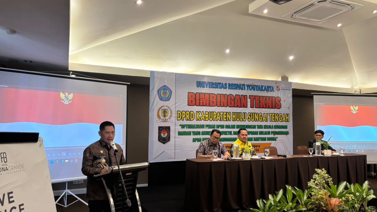 Bupati Samsul Rizal Buka Bimtek DPRD Kabupaten HST