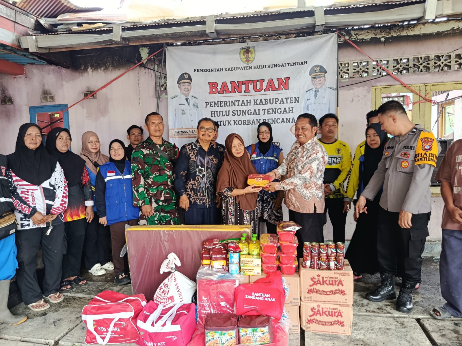 Pemkab HST Salurkan Bantuan untuk Warga Terdampak Kebakaran di Desa Banua Binjai