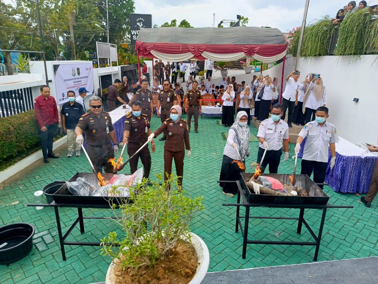 Kejari HST Musnahkan Barang Bukti Rampasan yang Telah Inkracht