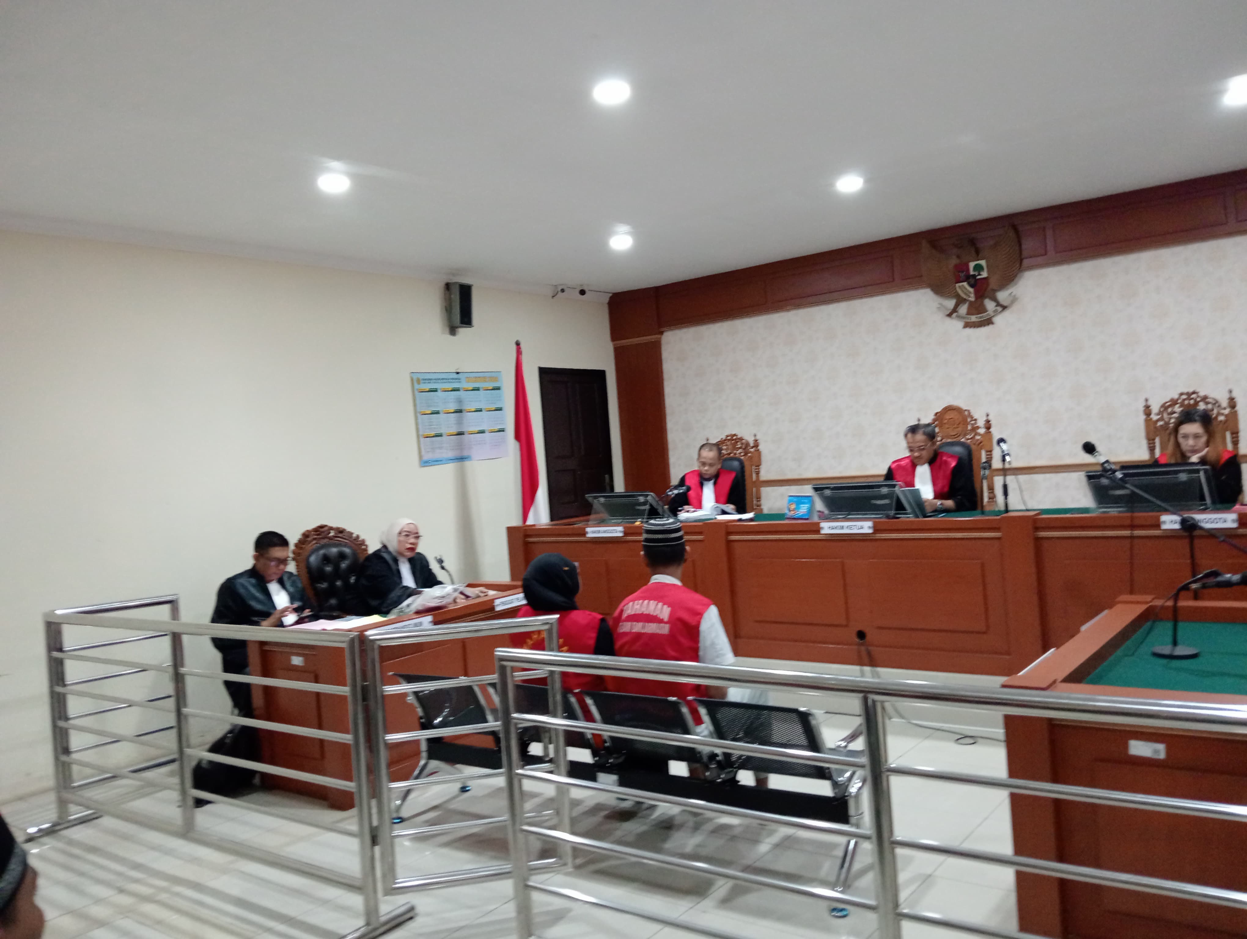 Ibu dan Anak Duduk di Kursi Pesakitan, Didakwa Edarkan Ratusan Butir Ekstasi