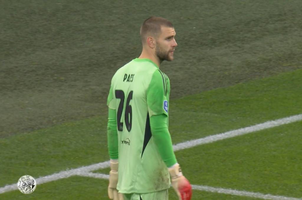 Maarten Paes Terancam Ditendang, Ajax Bergerak Cari Kiper Baru