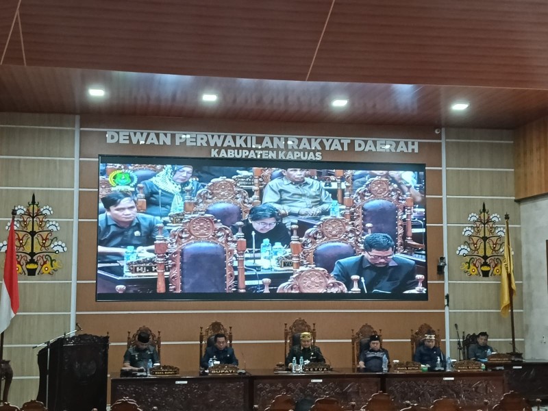 Seluruh Fraksi di DPRD Kapuas Setujui Pembahasan 10 Raperda dan LKPj Bupati 2025