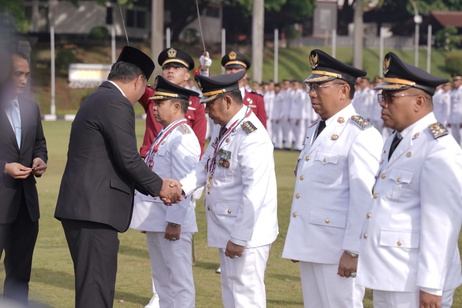 Bupati HST Dianugerahi Pin Alumi Kehormatan IPDN