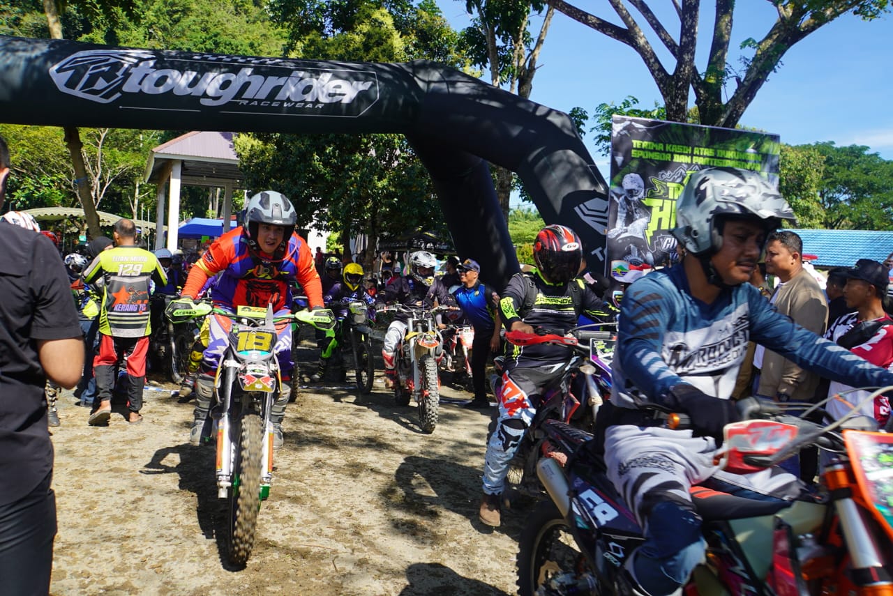 Ribuan Rider Meriahkan Trabas Hebat 4 di Goa Lowo Kotabaru