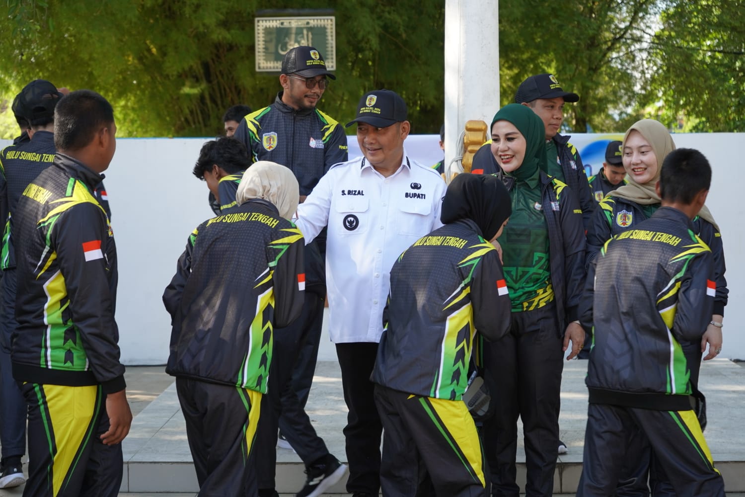 Pemkab HST Lepas Atlet Popda