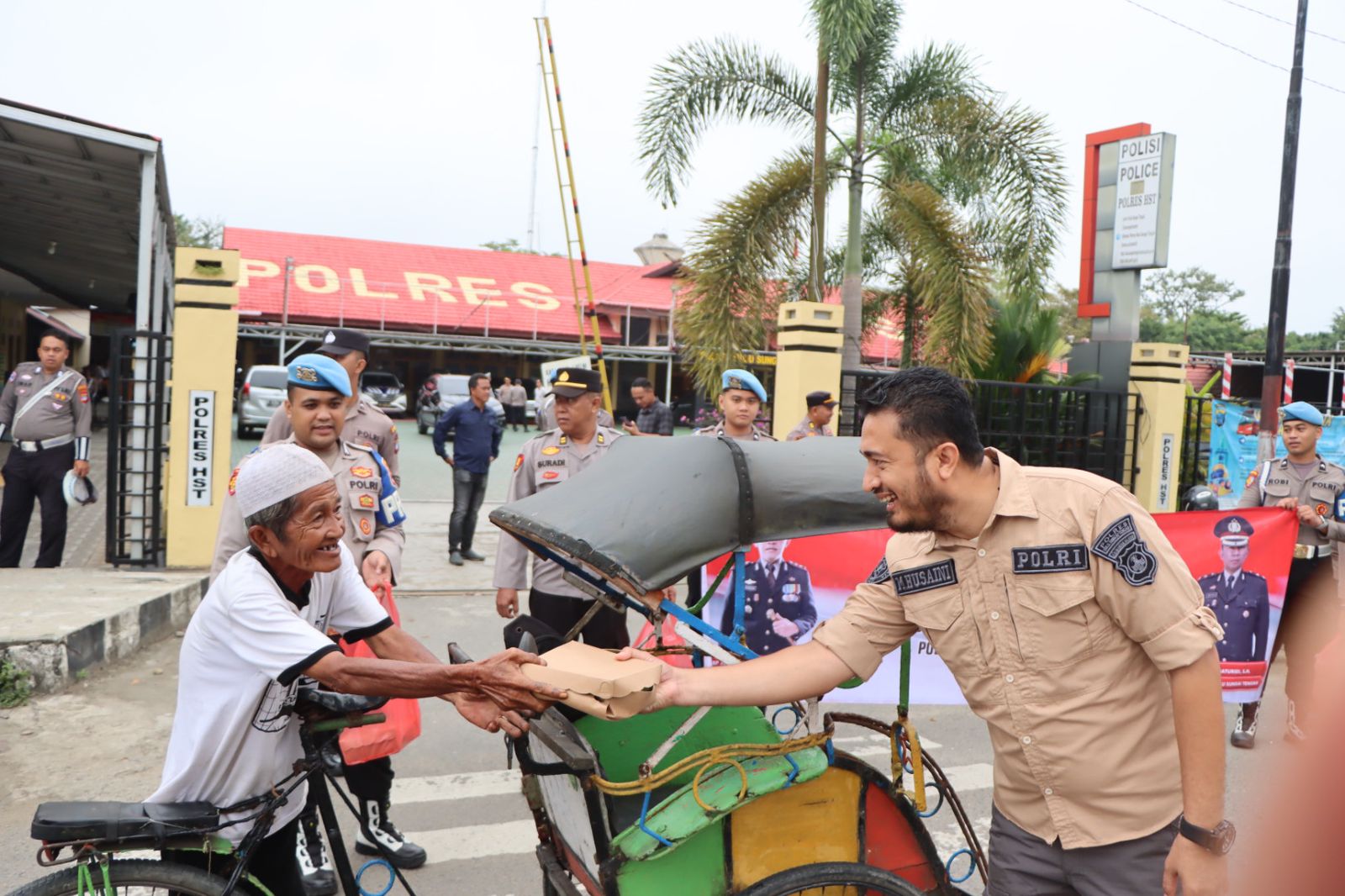 Polres HST Gelar Jumat Berkah di Momen Peringatan Hari Bhayangkara Ke-80