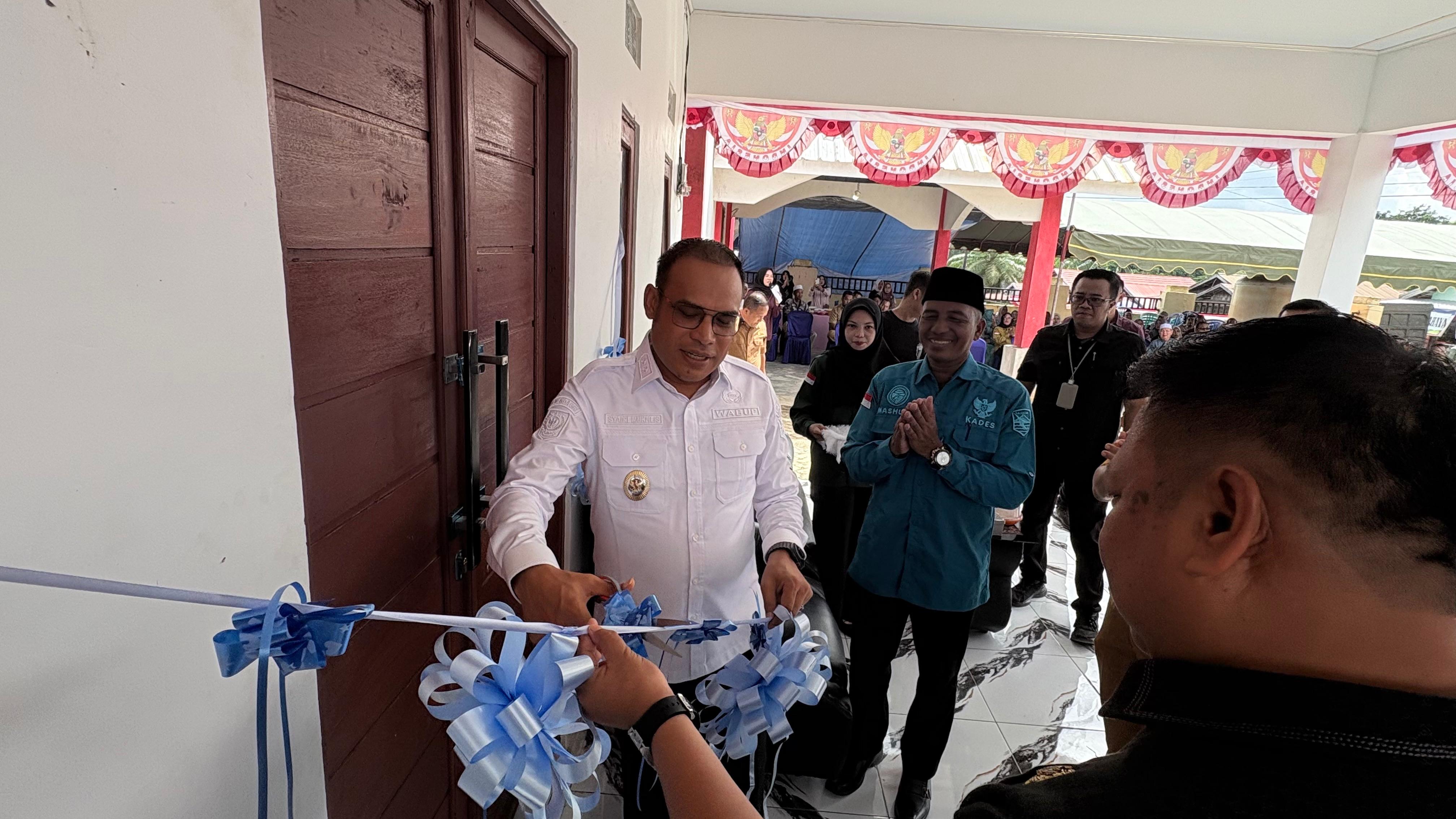 Pemkab Kotabaru Resmikan Kantor Desa Bungkukan, Dorong Pelayanan Prima