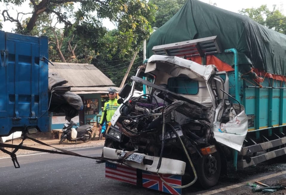 Kecelakaan 2 Truk di Situbondo Jawa Timur, Balita Tewas