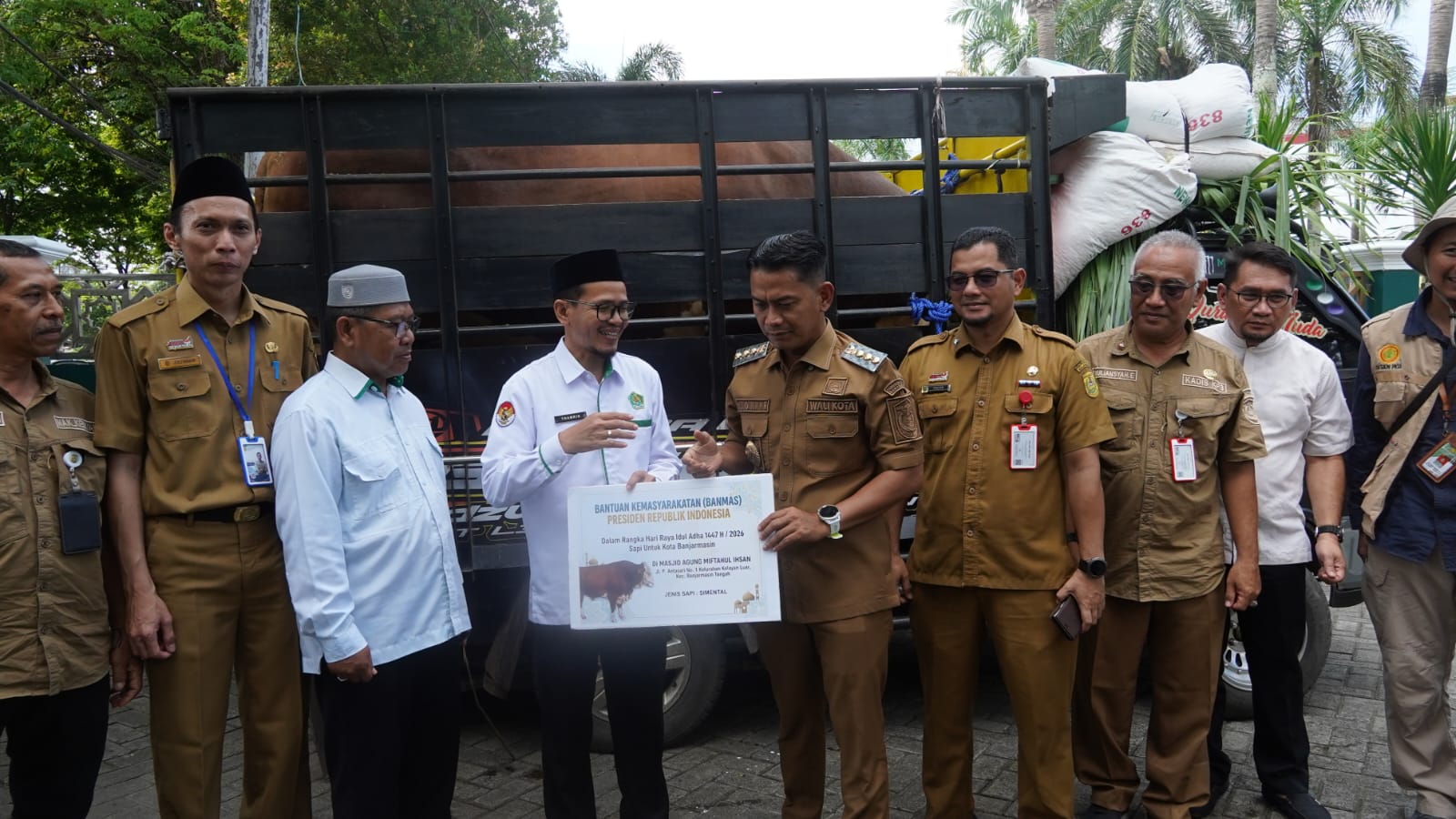 Sapi Kurban Presiden dan Walikota Disalurkan untuk Warga Banjarmasin