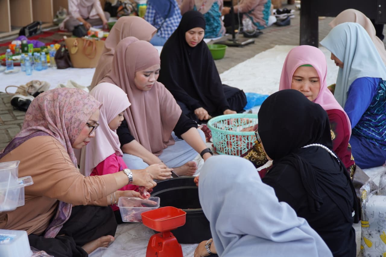 TP PKK Banjarmasin Salurkan Daging Kurban untuk Penderita Stunting