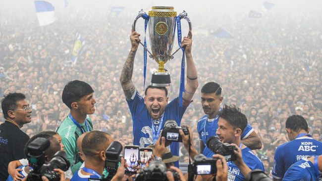 Persib Bandung Klub Pertama Hattrick Juara di Era Liga Indonesia