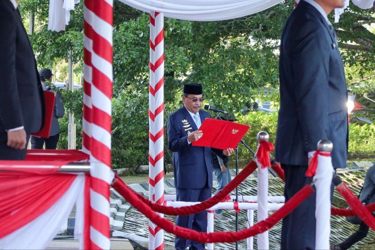 Ketua DPRD Kalsel Bacakan Teks UUD 1945 pada Upacara Hari Lahir Pancasila