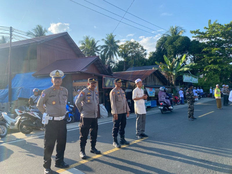 Polres HST dan Masyarakat Melakukan Pengamanan Haul ke-32 KH Mahfuz Amin