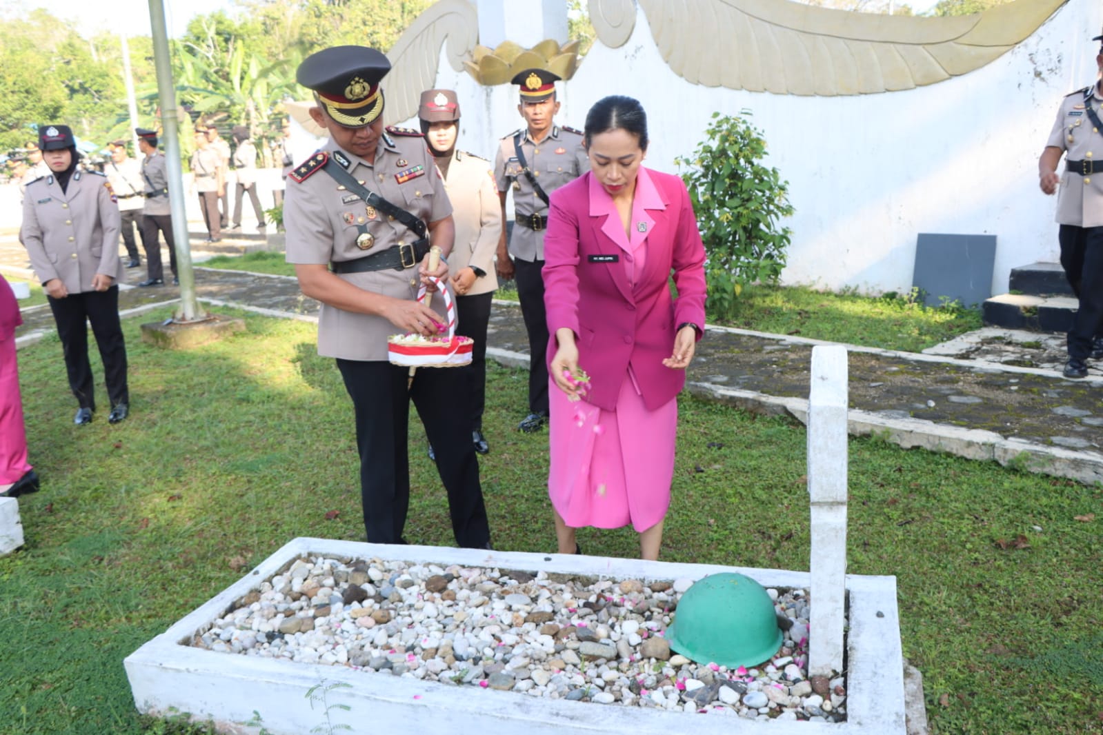 Kapolres HST Pimpin Ziarah Ke Taman Makam Pahlawan Kusuma Bangsa