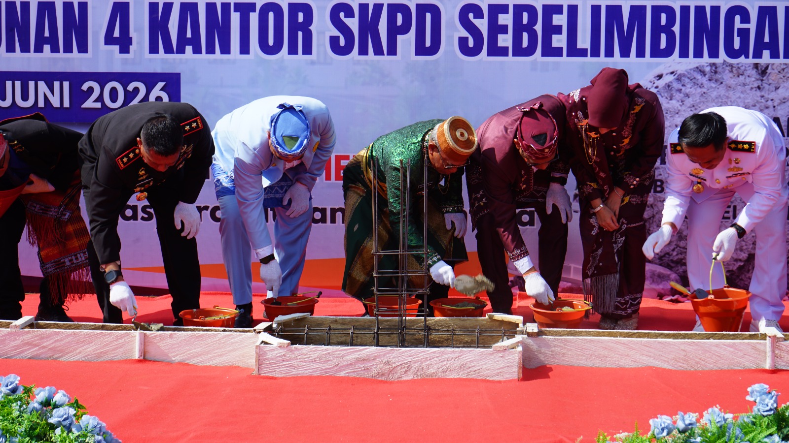 Bupati Kotabaru Letakkan Batu Pertama Pembangunan Empat Kantor SKPD di Sebelimbingan