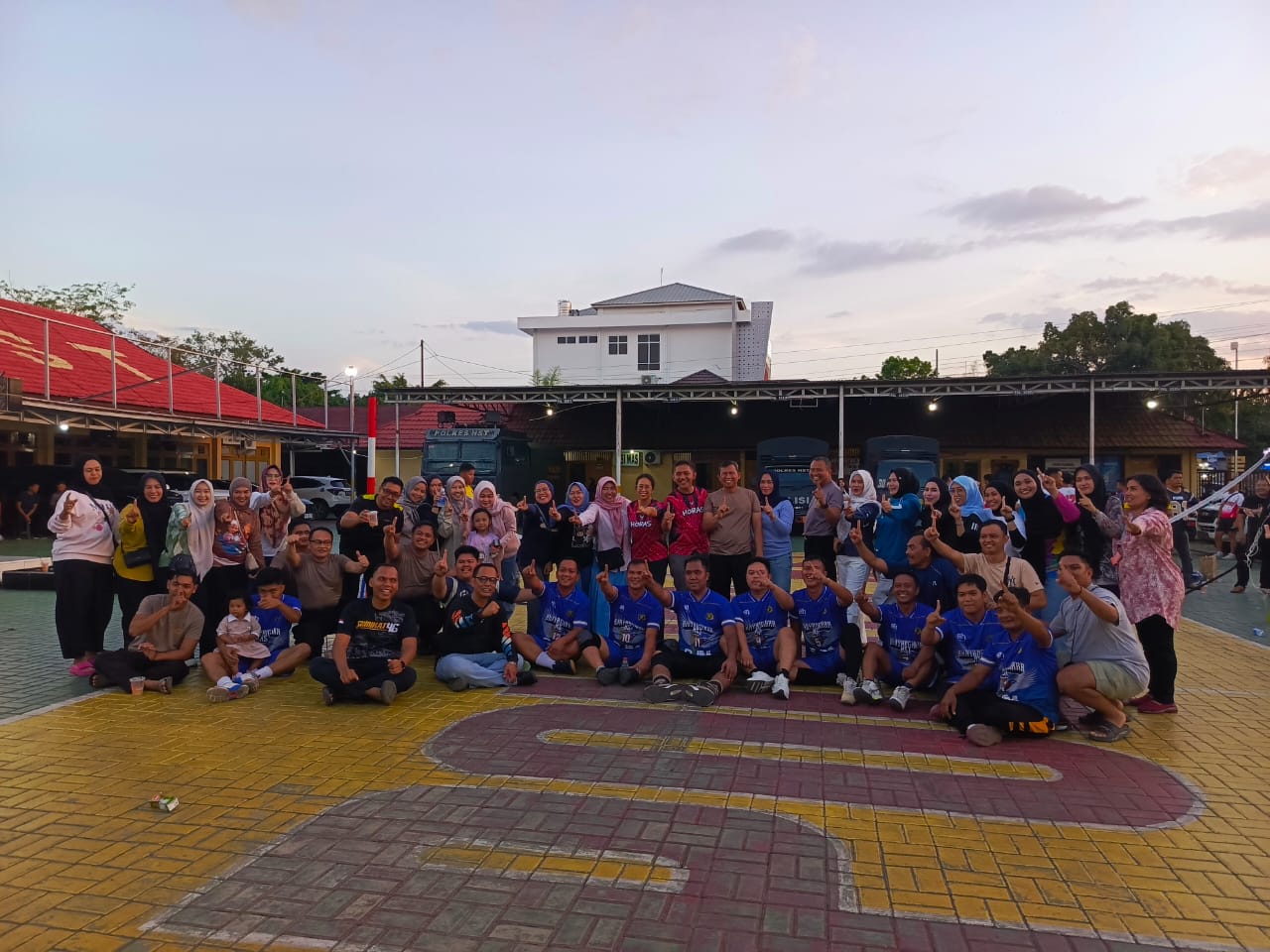 Tim Gabungan Bag Juara Turnamen Bola Voli Kapolres HST