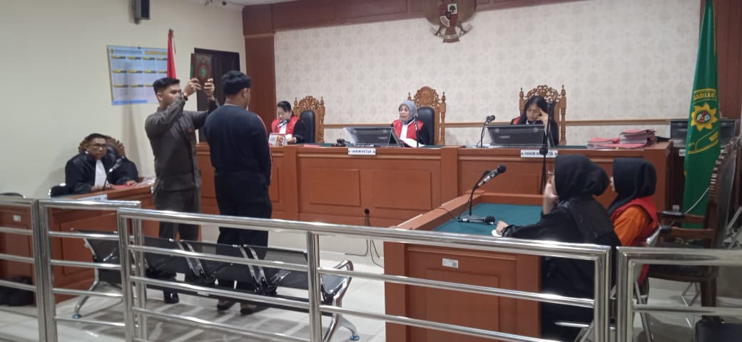 Puluhan Ekstasi Disembunyikan dalam Pot Krim Wajah, Terungkap di Sidang Sarah
