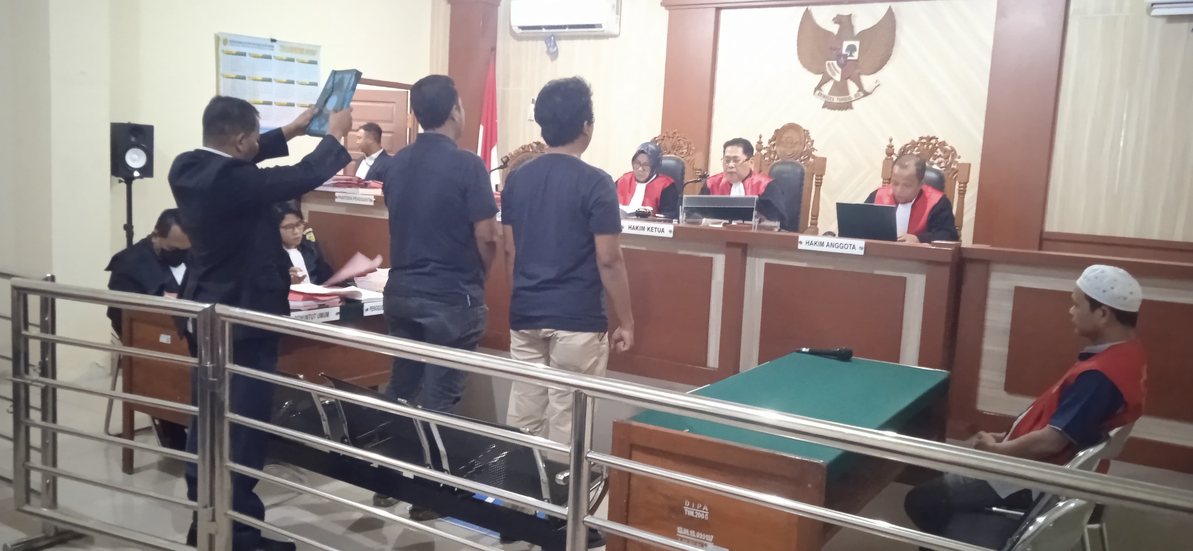Saksi Sebut Temukan 14 Paket Sabu di Bawah Tumpukan Kayu