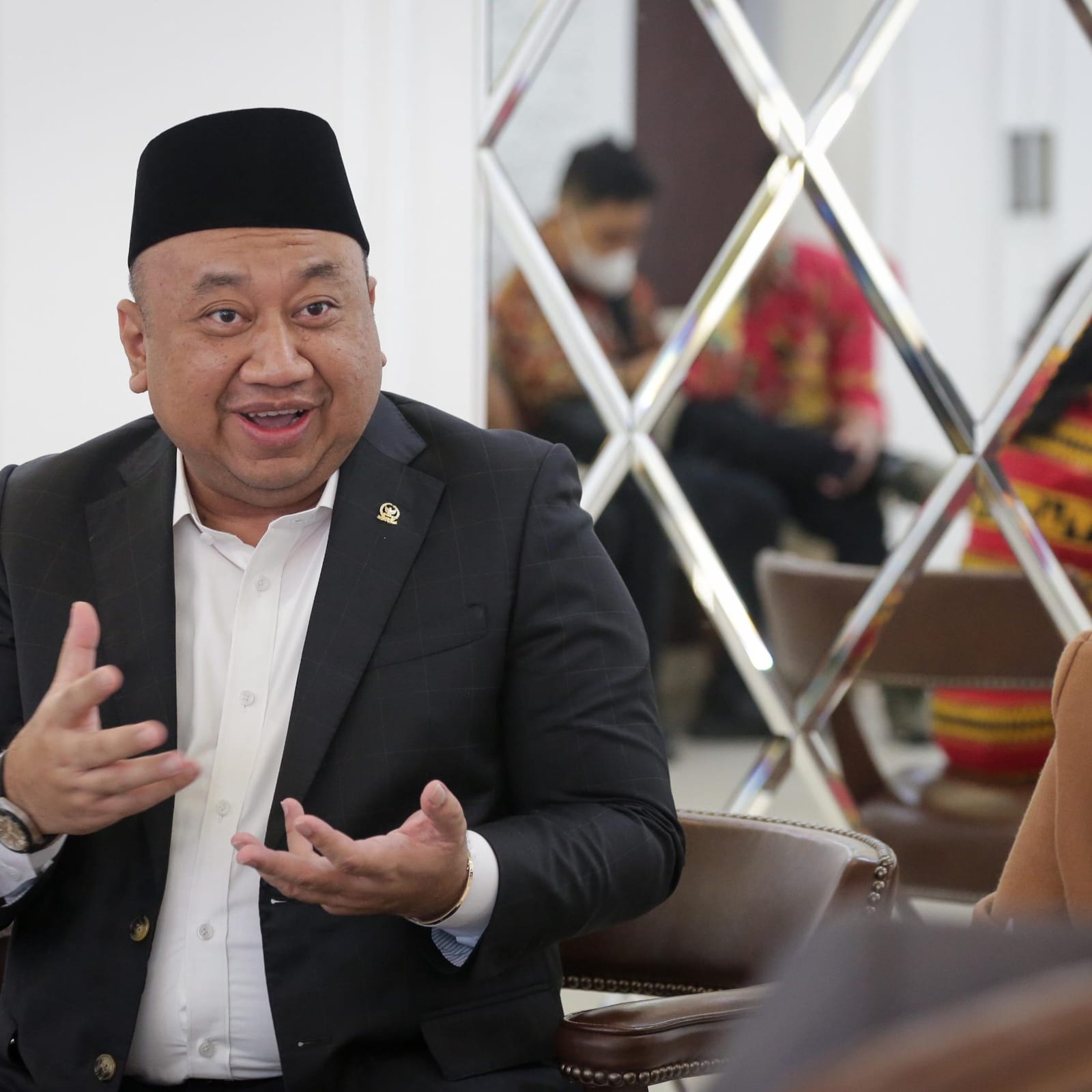 DPR Usul Gaji Minimal Guru Rp5 Juta demi Hidup Layak
